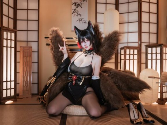 优雅与压迫感并存:rioko凉凉子碧蓝航线近江COS专业赏析