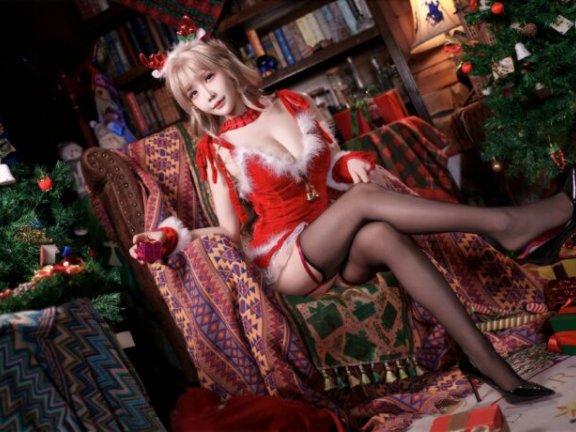 圣诞夜的麋鹿童话:抱走莫子aCOS用红白造型点亮冬夜浪漫