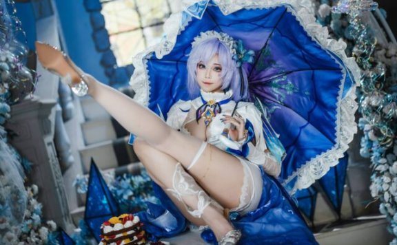 蜜汁猫裘鸣潮COS:完美演绎坎特蕾拉的冷感张力与优雅曲线