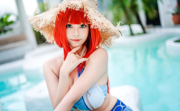 原神妮露泳装COS赏析:蜜汁猫裘演绎夏日轻盈的性感魅力