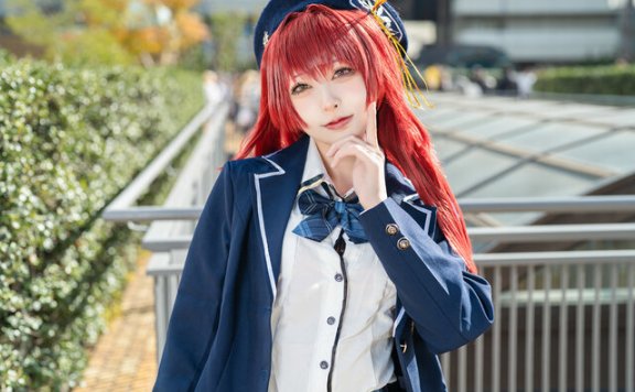 HoloLive宝钟玛琳COS：RihaAmase学院风造型惊艳池袋阳光城