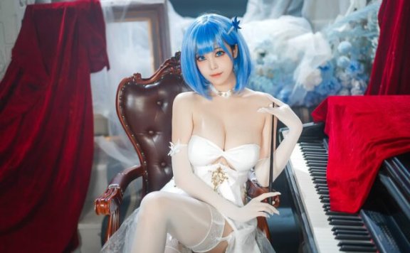 白与蓝的指挥诗|蜜汁猫裘恰巴耶夫COS演绎白骑兵的旋律