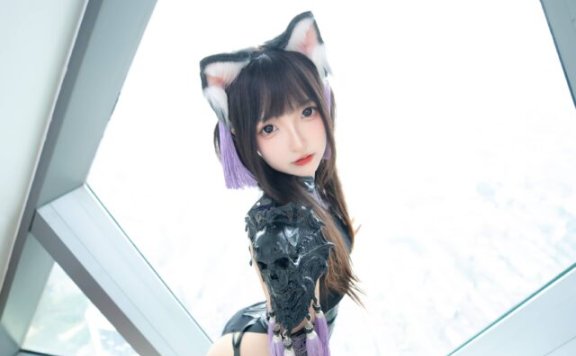神楽坂真冬猫女旗袍COS:演绎黑紫旗袍下的灵动与危险气息