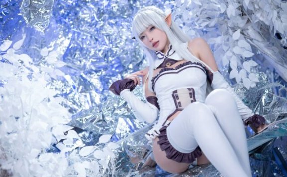 异世界生活艾米莉亚COS：清水由乃演绎精灵的温柔与距离感