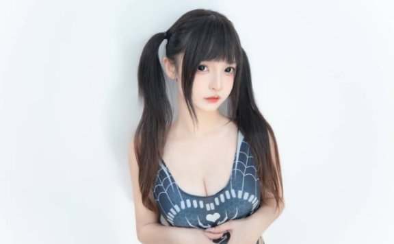 神楽坂真冬蜘蛛女孩COS:网袜比基尼下的少女猎手张力美学
