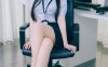 制服之下灵魂之上：霜月shimoCOS办公椅间拉扯出戏剧张力