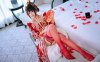 日奈娇新娘COS赏析：洞房花烛的绣花嫁衣与红色丝袜全解析