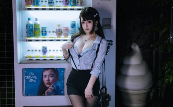 日奈娇OL女郎COS赏析：演绎夜色街头轻熟OL优雅与性感瞬间