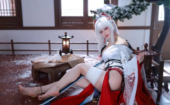 鸣潮绯雪COS:水淼aqua演绎冷艳杀手的极致雕塑感身材美学