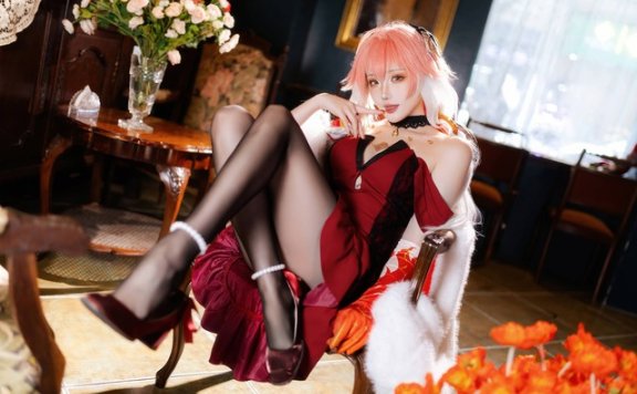 瓜希酱礼服长离COS:顶级还原红黑高定尽显冷艳与慵懒美学