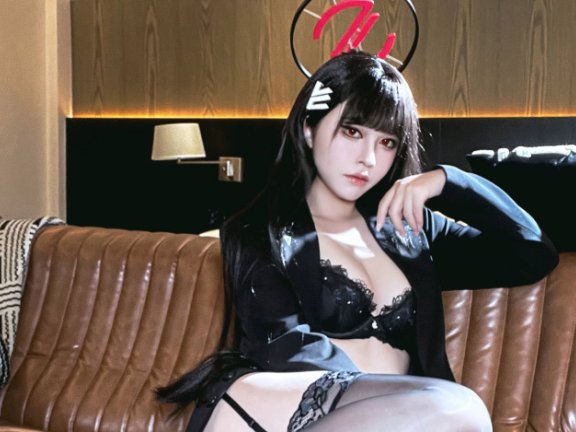 理性之上的执政霓虹:半半子丝袜版调月莉音cos视觉审美评析