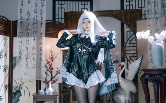 屿鱼Yukako仪玄cos:墨形影踪东方暗色美学下的冷艳掌控力