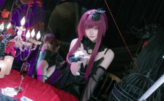 屿鱼Yukako缚月之夜cos：演绎卡芙卡的优雅与危险并存的猎手
