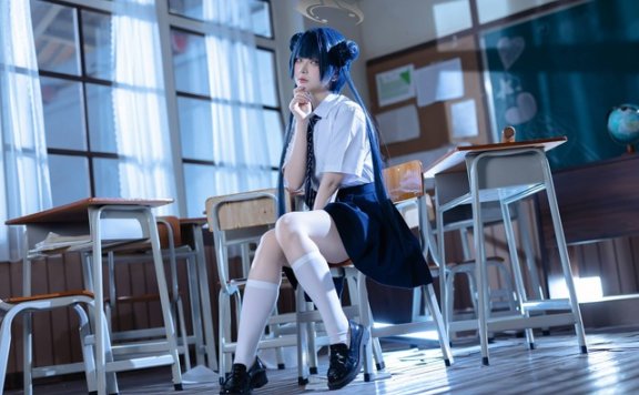 蔚蓝档案JK版妃咲COS：屿鱼Yukako打造高还原冷调校园少女
