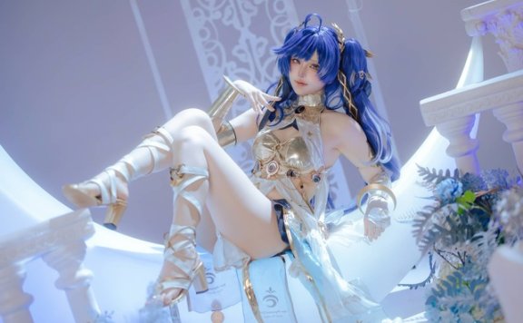 屿鱼Yukako鸣潮COS：原服版尤诺还原与梦幻摄影的完美融合