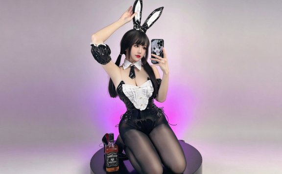 miko酱ww兔兔管家COS:黑色漆皮兔女郎高级质感与少女感