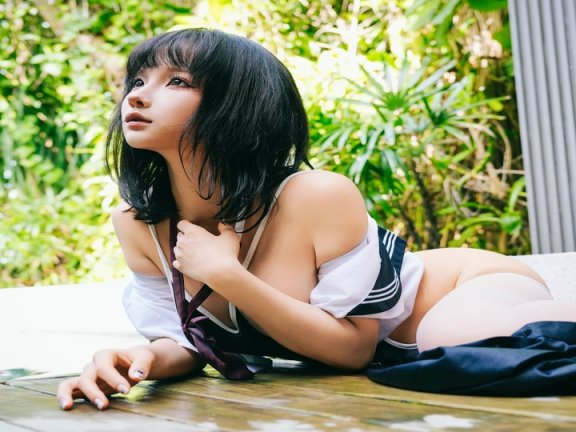 蠢沫沫水色夏日JK女孩COS:演绎池畔树影下的清爽制服美学