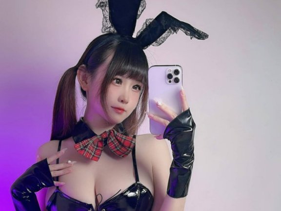 甜酷天花板!miko酱ww学院兔女郎COS格纹兔娘镜头感绝了