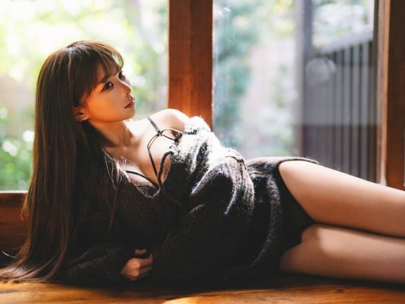 蠢沫沫黑毛衣COS摄影赏析:橘子清冷慵懒的生活系人像魅力