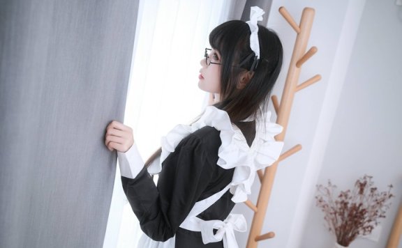 当正统女仆遇上文学知性:miko酱ww居家COS的克制与性感