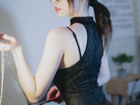 miko酱ww坏女人cos:审问女特工智性张力与权力逆转的魅力